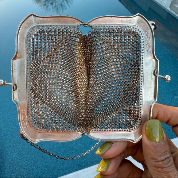 Whiting & Davis Antique 1930’s Chain Metal Enamel Painted Wrist Bag - Picture 7 of 7